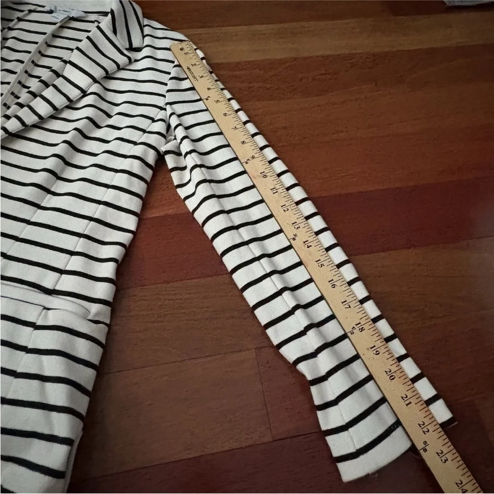 Old Navy Women's Long Sleeve Stripe Blazer Jacket Size M Stretch Nautical Preppy